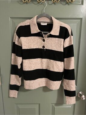 Universal Thread Black and Beige Striped Collared Pullover Sweater